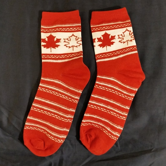 FREE ADD-ON Canada Maple Leaf Crew Socks - Picture 1 of 1